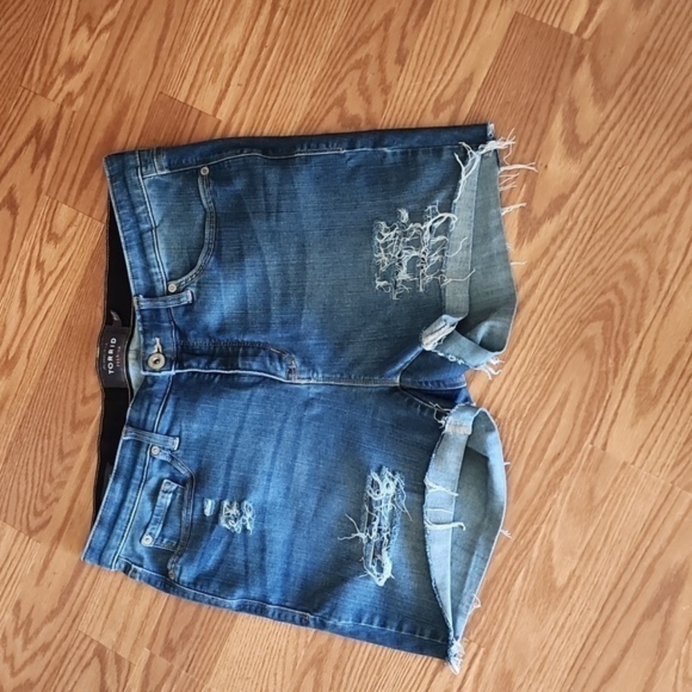 Torrid premium shorts 16r distressed